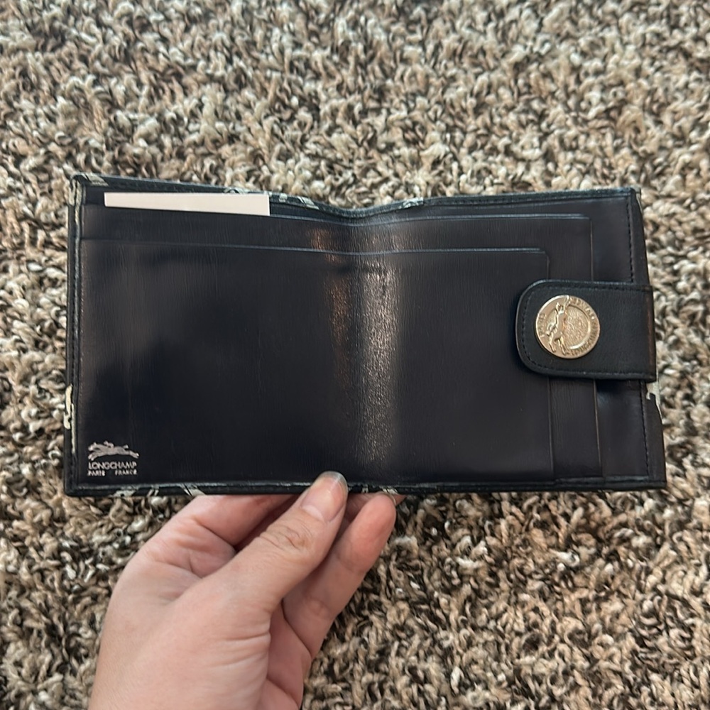LongChamp Wallet
🤩😻❤️‍🔥DEALS W VICKY🔥 - Picture 5 of 9